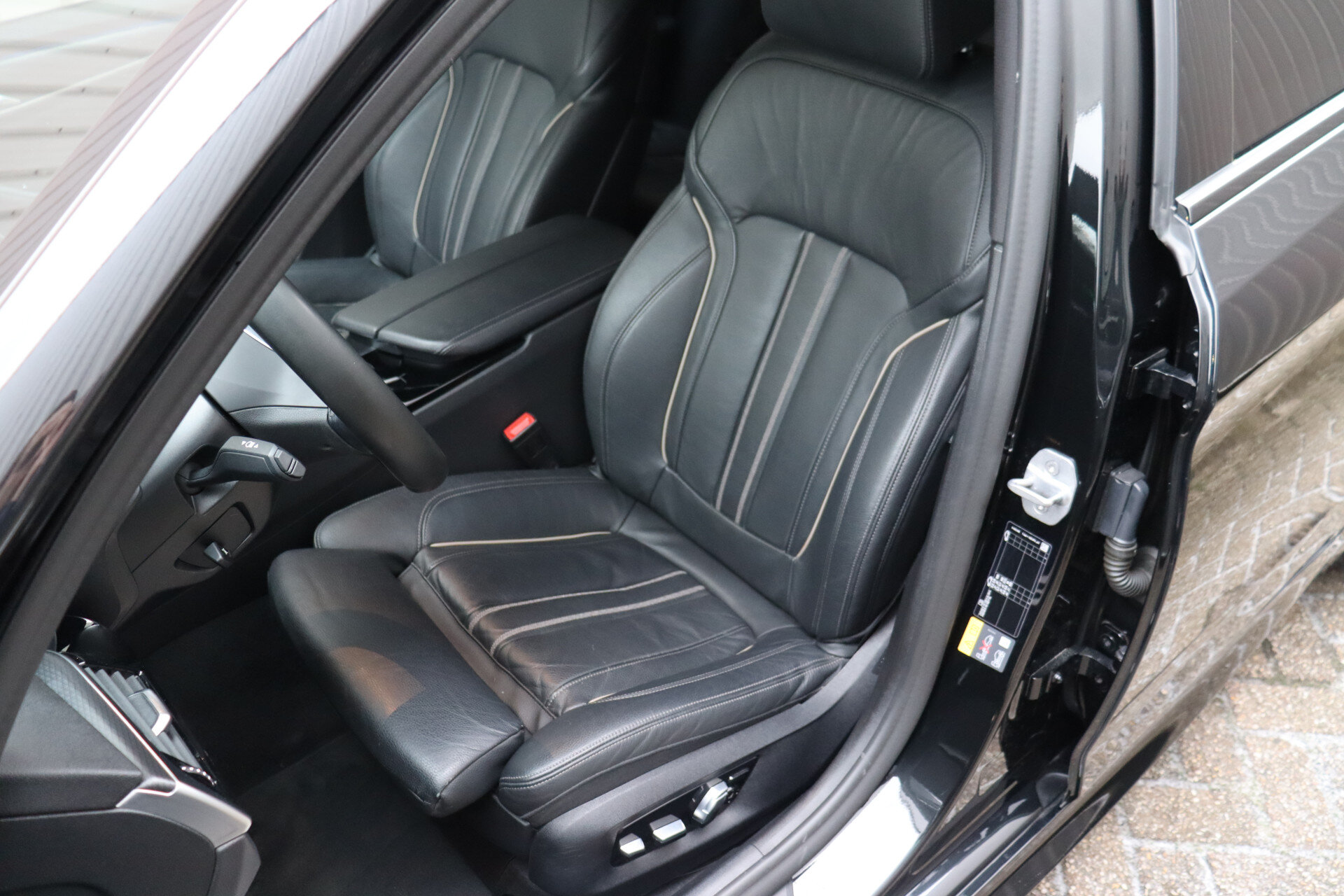 BMW 5 Serie Touring 530e High Executive M Sport Automaat - Afbeelding 4