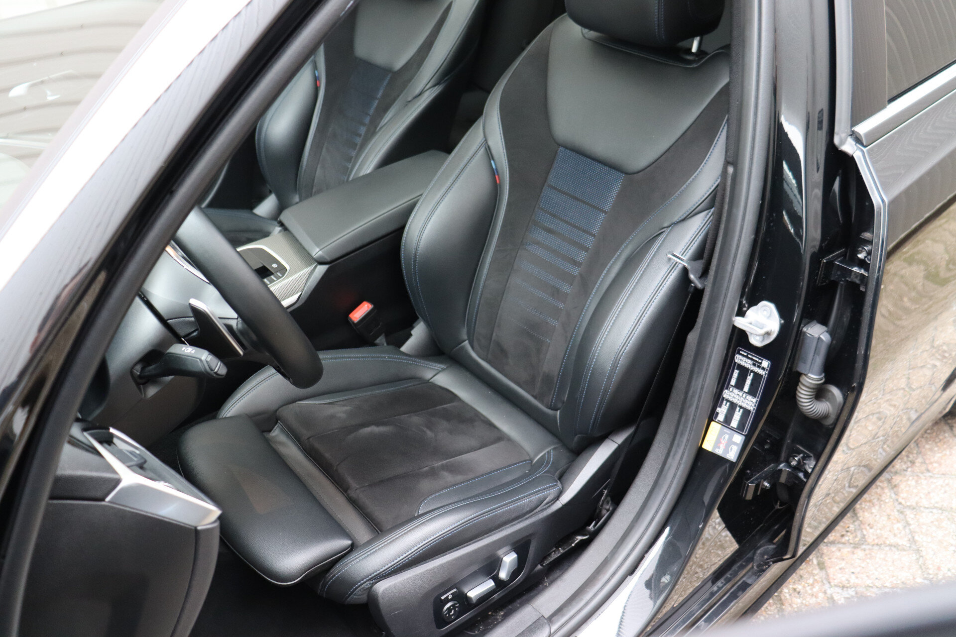 BMW 3 Serie Touring 330e xDrive High Executive M Sport Automaat - Afbeelding 4