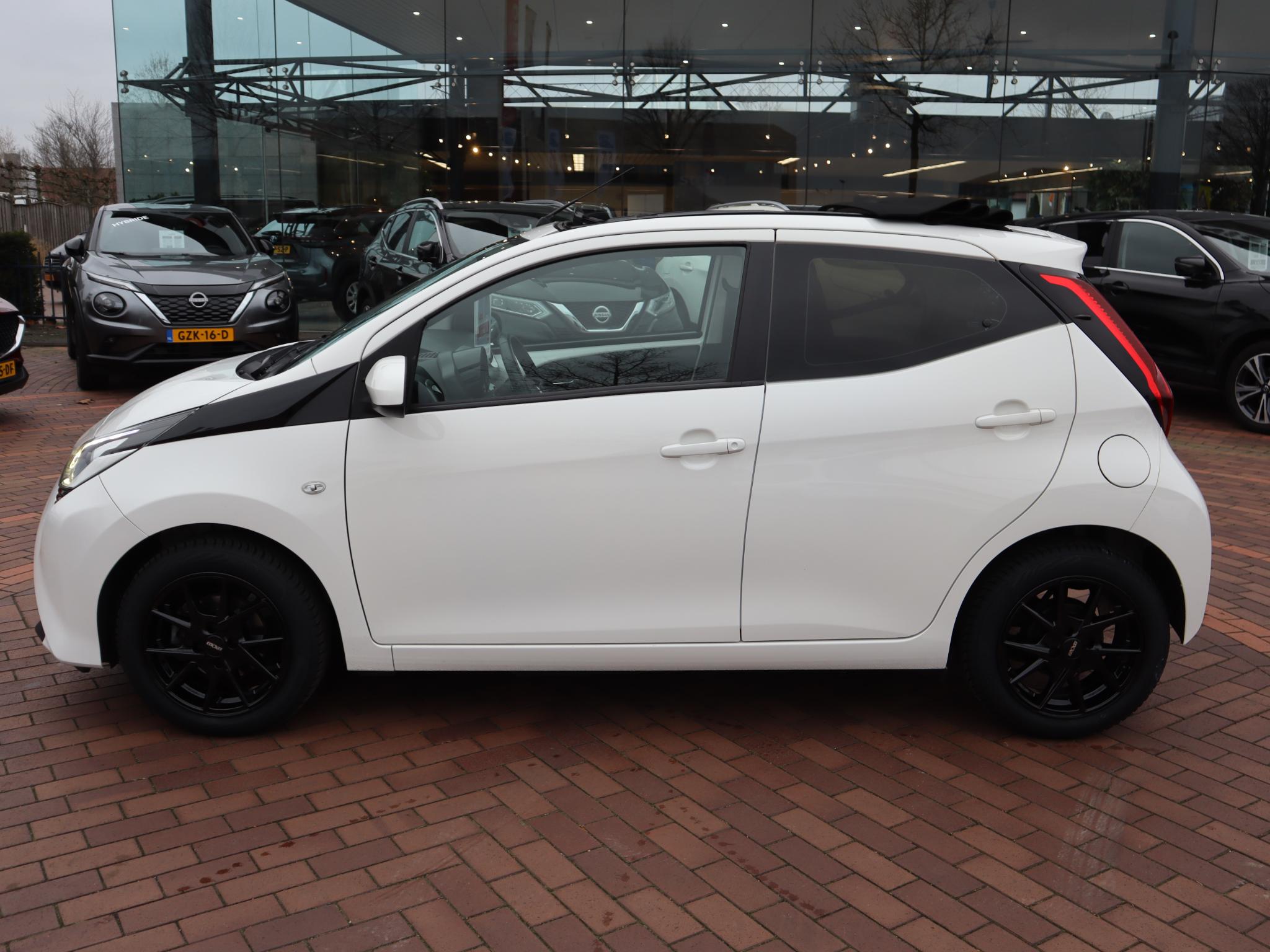 Toyota Aygo 1.0 VVT-i x-play limited - Afbeelding 2