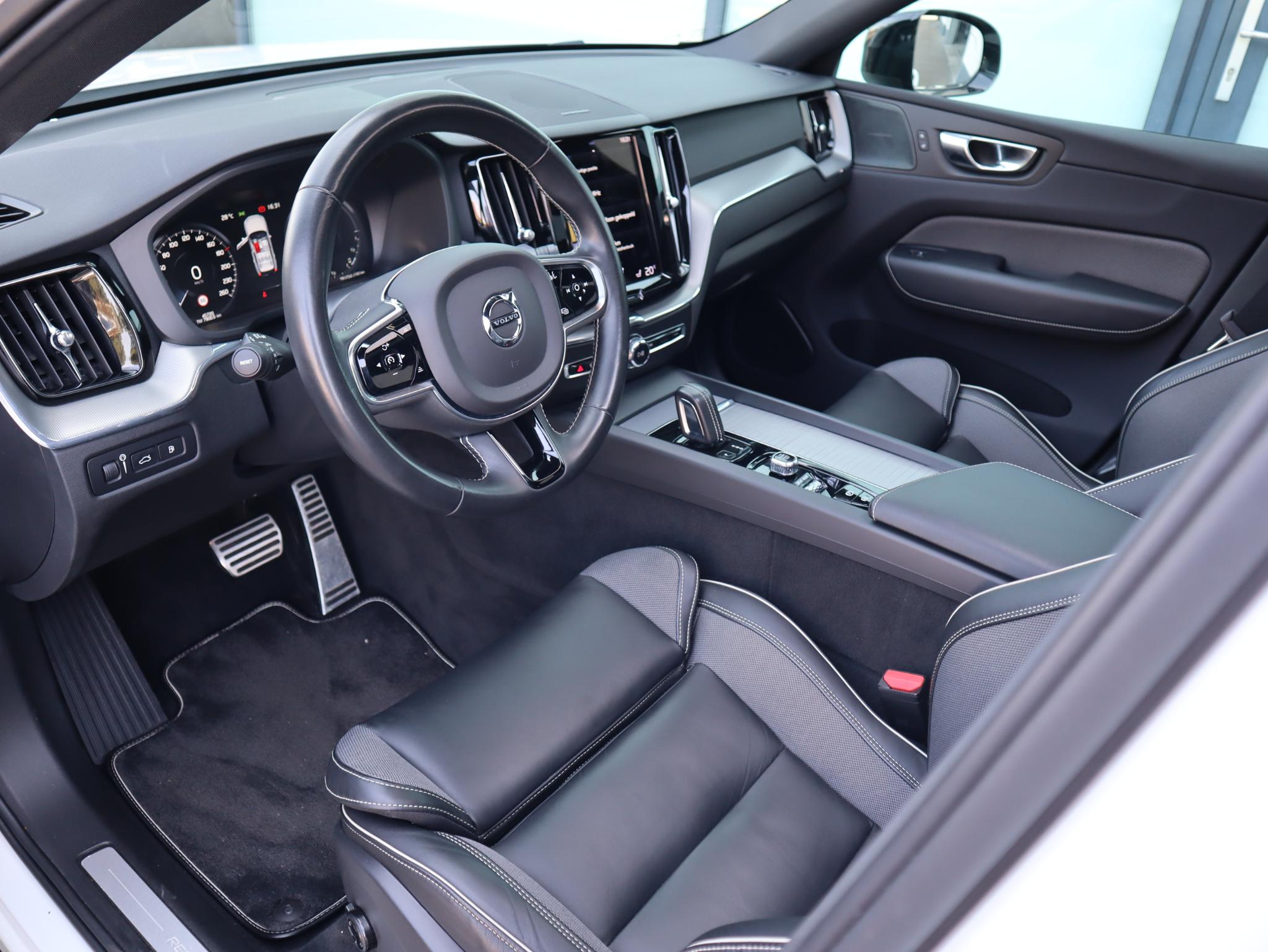 Volvo XC60 2.0 Recharge T8 AWD R-Design - Afbeelding 2