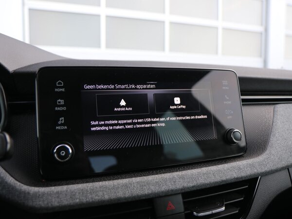 Apple Carplay/Android Auto Apple Carplay/Android Auto