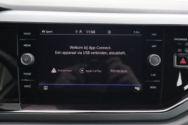 Apple Carplay/Android Auto Apple Carplay/Android Auto