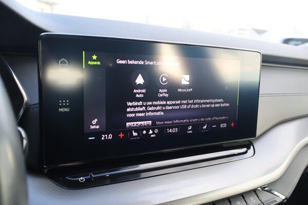 Apple Carplay/Android Auto Apple Carplay/Android Auto