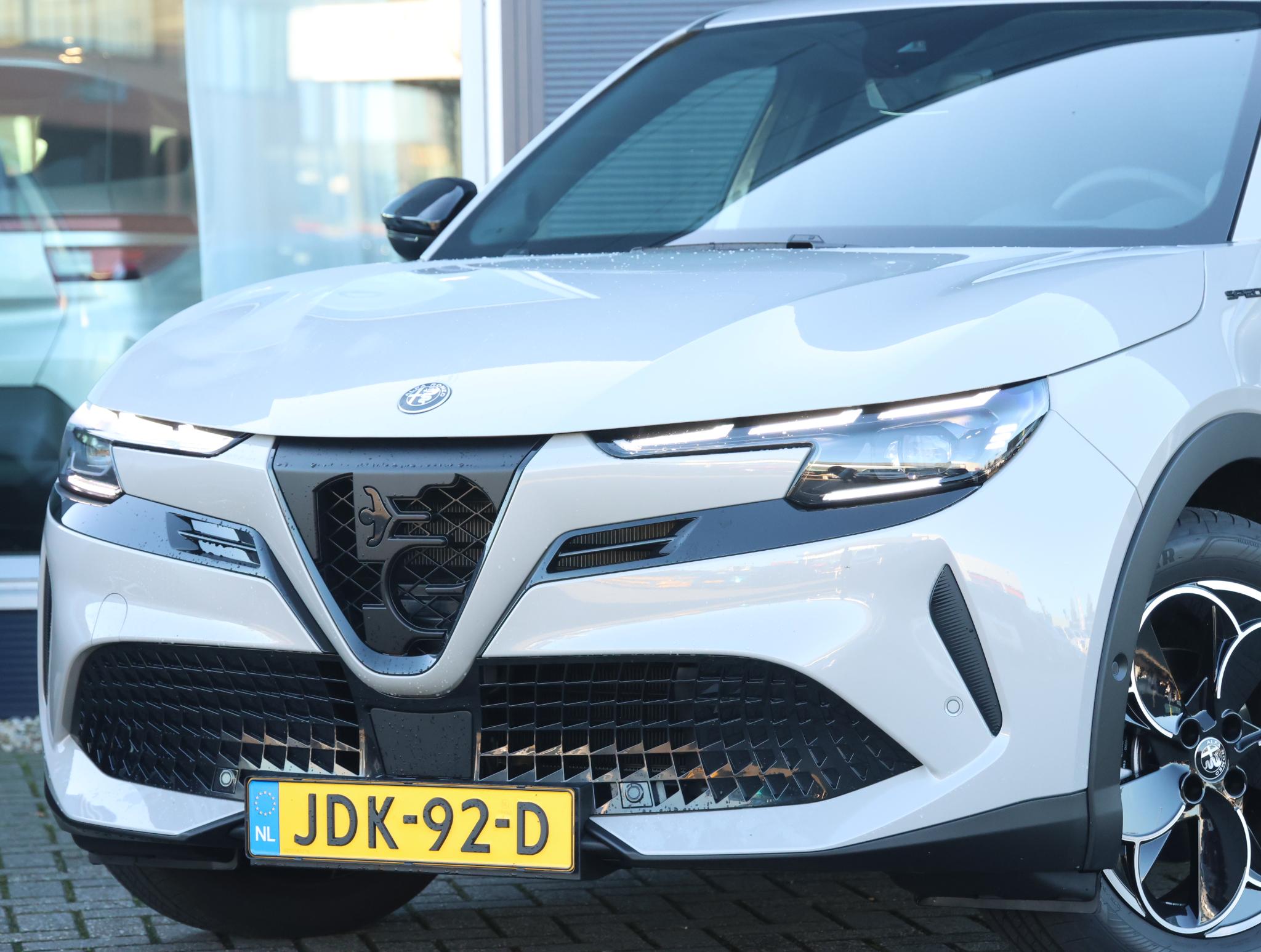 Alfa Romeo Junior Elettrica Speciale 54 kWh - Afbeelding 5