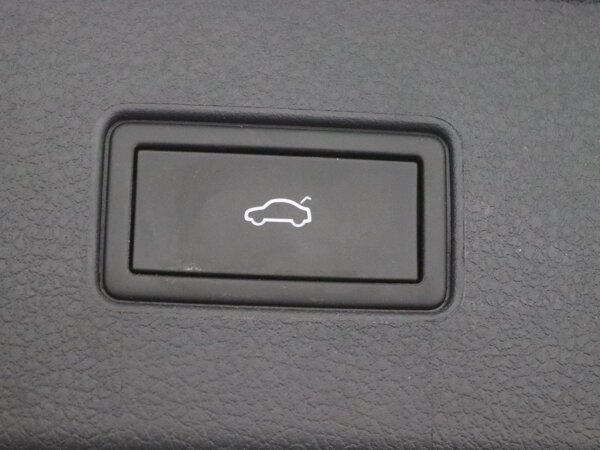 elektrisch bedienbare achterklep met sensorsturing