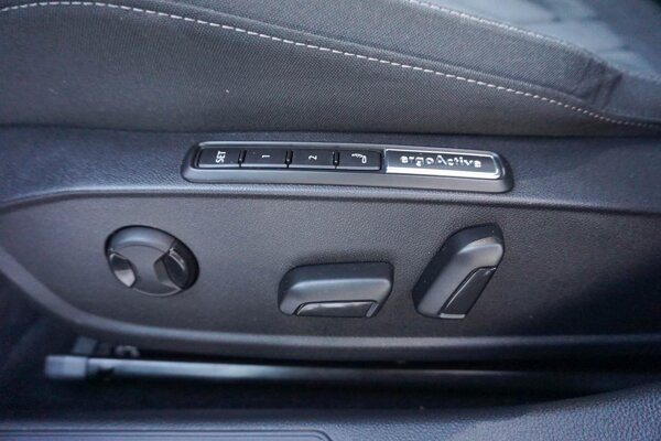 elektrisch verstelb. bestuurdersstoel met geheugen elektrisch verstelb. bestuurdersstoel met geheugen