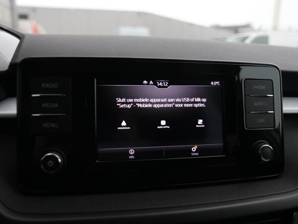 Apple Carplay/Android Auto Apple Carplay/Android Auto