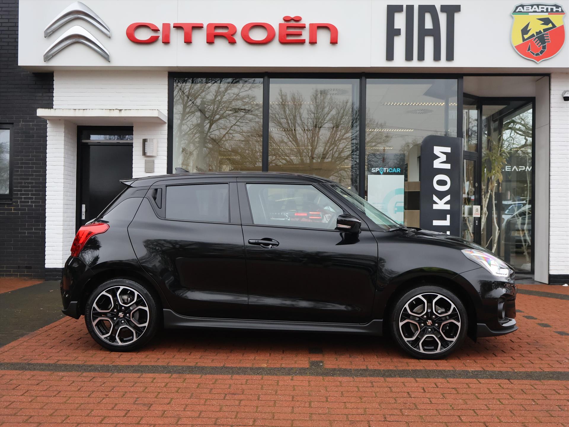 Suzuki Swift 1.4 Sport Smart Hybrid 129PK, Rijklaarprijs | Navigatie | Camera | Stoelverwarming | Lichtmetalen wielen 17 inch - Afbeelding 3