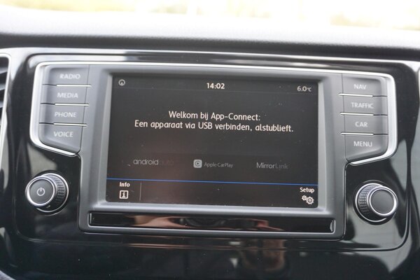 Apple Carplay/Android Auto Apple Carplay/Android Auto