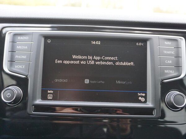 Apple Carplay/Android Auto Apple Carplay/Android Auto