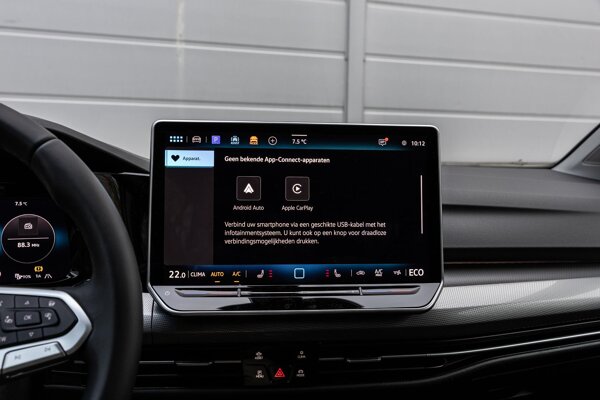 Apple Carplay/Android Auto Apple Carplay/Android Auto