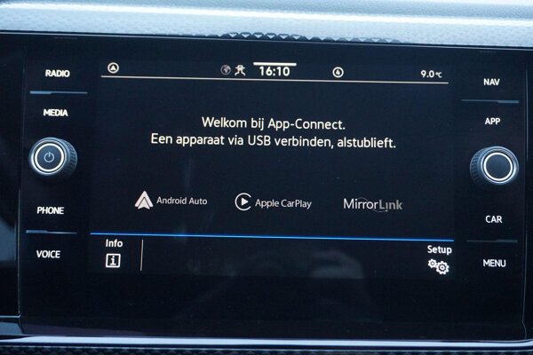 Apple Carplay/Android Auto Apple Carplay/Android Auto