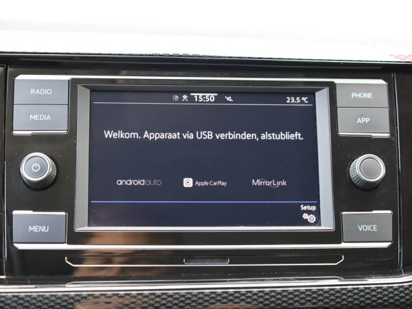 Apple Carplay/Android Auto Apple Carplay/Android Auto