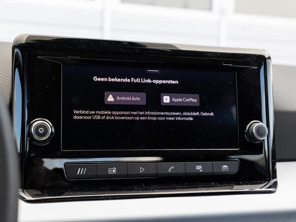 Apple Carplay/Android Auto Apple Carplay/Android Auto