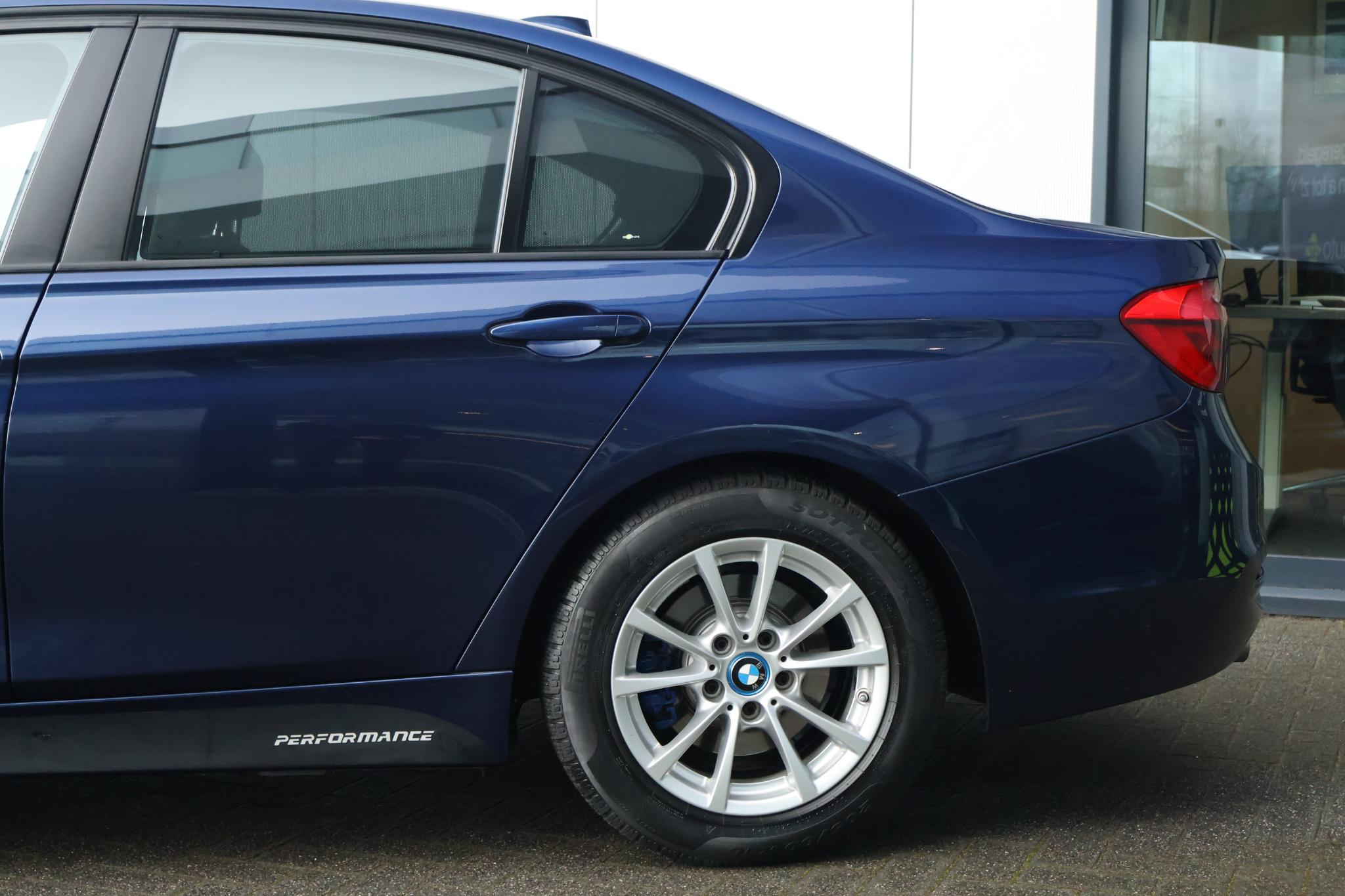 BMW 3 Serie 330e Centennial High Executive - Afbeelding 4