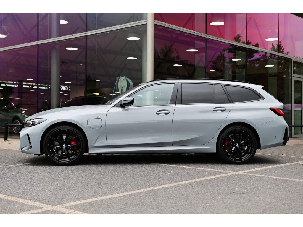 BMW 3 Serie Touring 330e High Executive M Sport Automaat - Afbeelding 3
