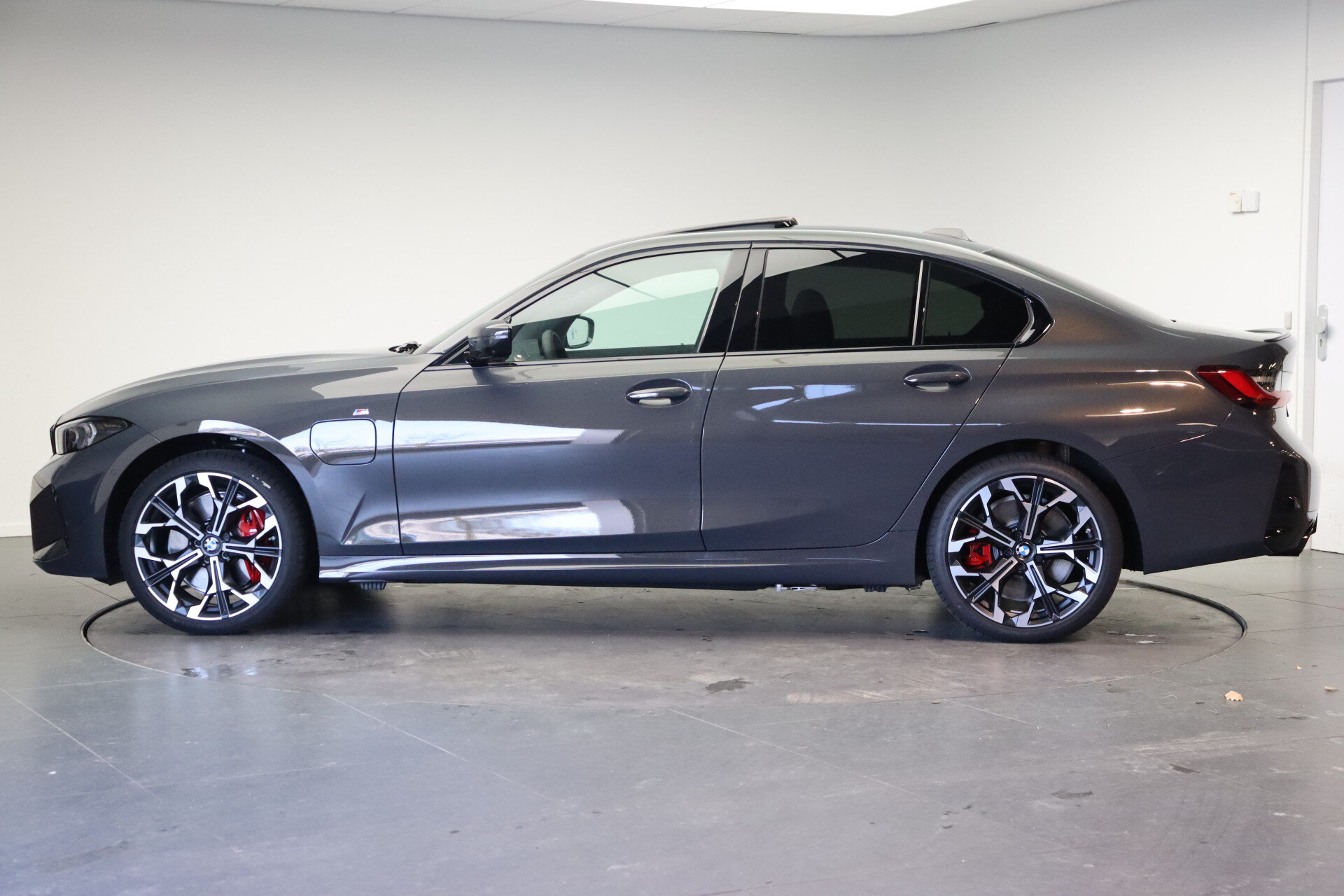 BMW 3 Serie 330e High Executive M Sport Automaat - Afbeelding 2