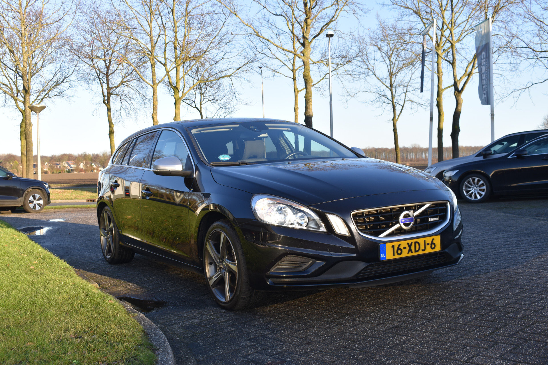Volvo V60 T3 180PK R-Design - Afbeelding 2