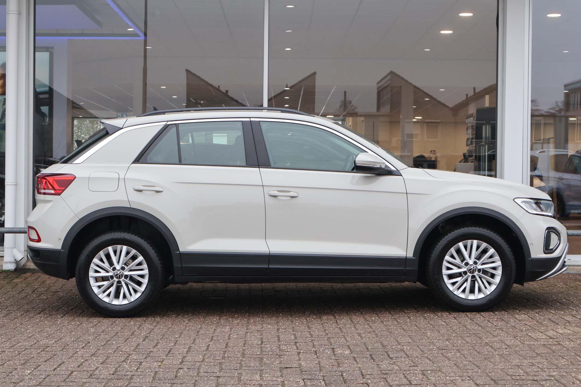 Volkswagen T-Roc 1.5 TSI 150pk DSG Life - Afbeelding 3