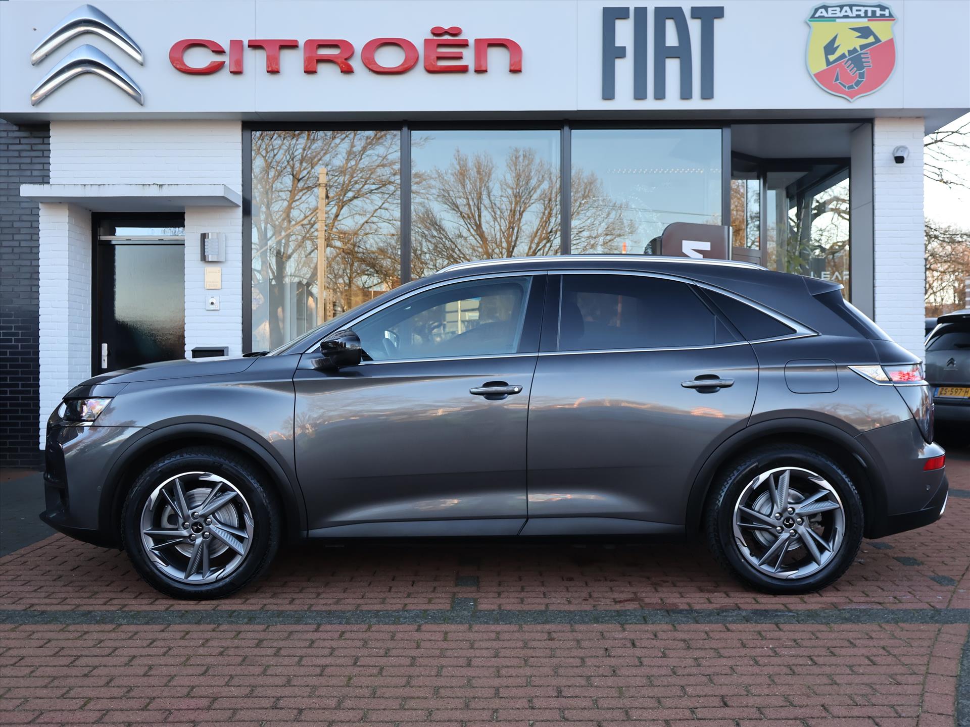 DS DS 7 Crossback E-TENSE Plug-in hybride 300PK e-EAT8 Automaat 4x4 Rivoli, Rijklaarprijs | Panoramdak | Leder | Navigatie | Full LED - Afbeelding 2