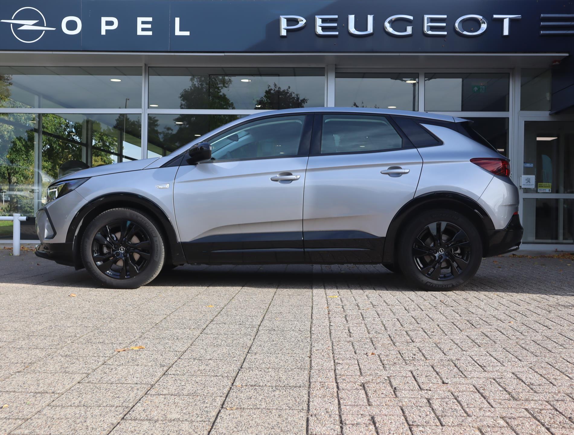 Opel Grandland GS Turbo Hybrid 145pk eDCT, Rijkaarprijs, Navigatie Camera Stoelverwarming Adaptieve cruise control - Afbeelding 2