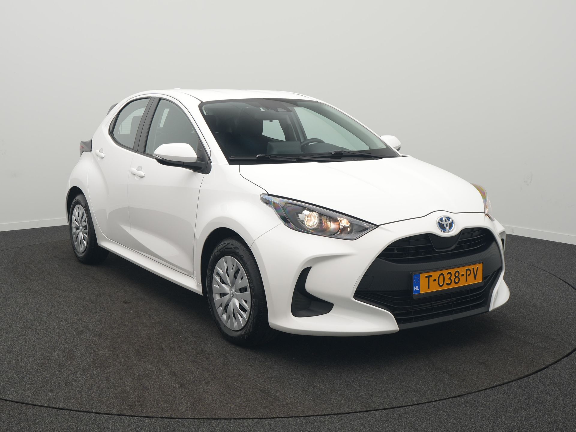 Toyota Yaris 1.5 Hybrid Active - Occasion Lease vanaf €359 p/m - Afbeelding 2