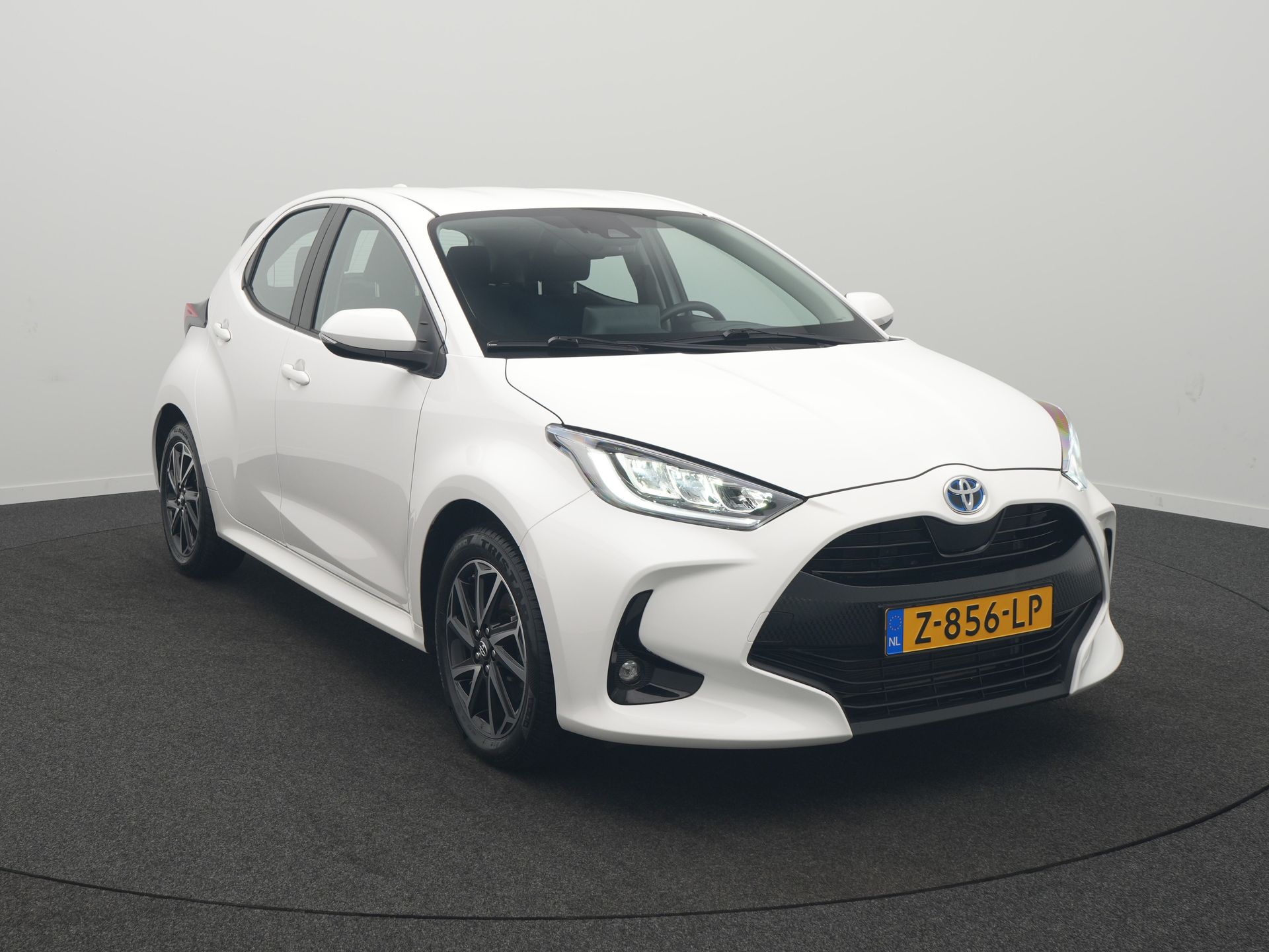 Toyota Yaris 1.5 Hybrid Dynamic - Occasion Lease vanaf €414 p/m - Afbeelding 3