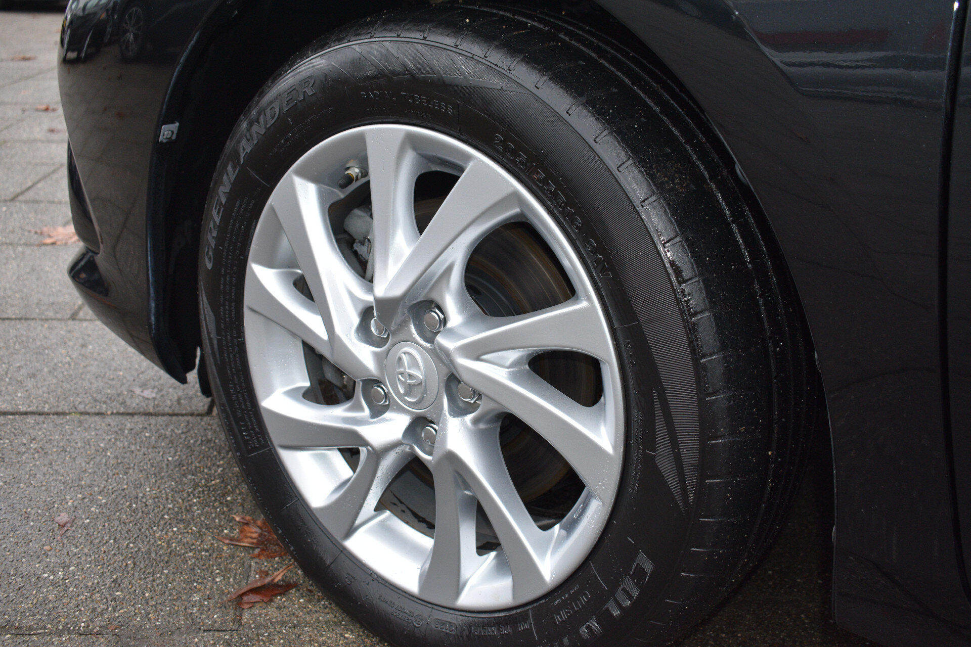 Toyota Auris 1.8 Hybrid Trend Automaat 136pk - Afbeelding 2