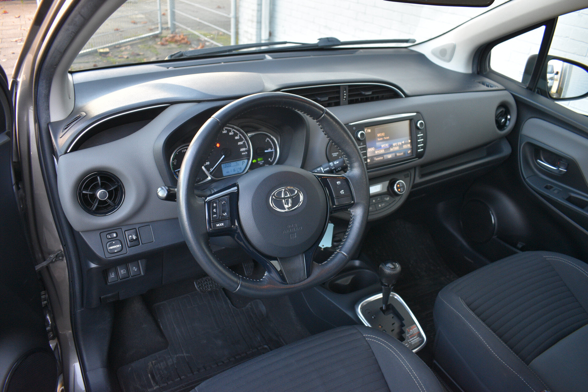 Toyota Yaris 1.5 Hybrid Design Sport Limited Automaat 100pk - Afbeelding 4