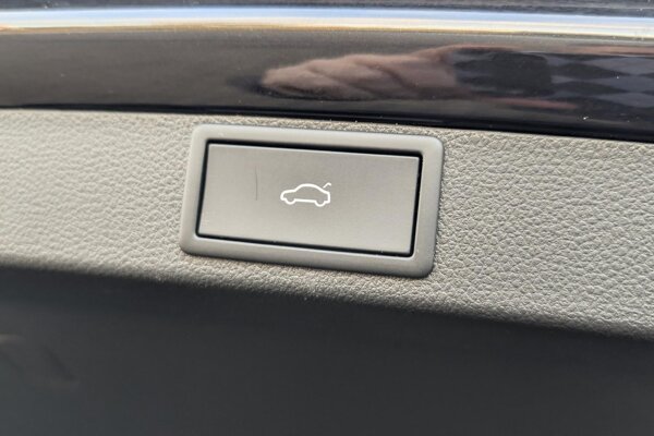 elektrisch bedienbare achterklep met sensorsturing