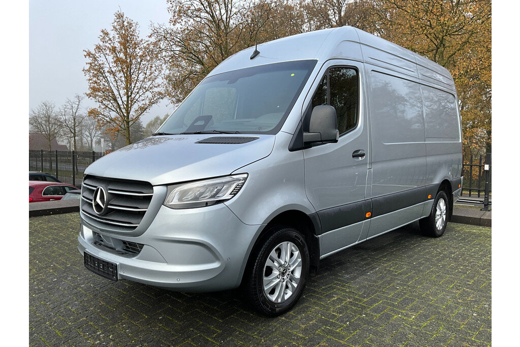 Mercedes-Benz Sprinter 319 CDI L2H2 3500kg AK | Navi | LED | Gev.stoel | Camera | Distronic |