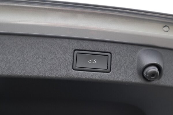 elektrisch bedienbare achterklep met sensorsturing