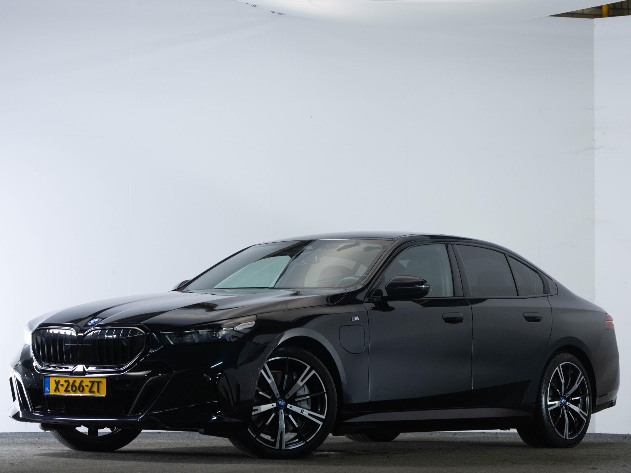 BMW 5 Serie 550e 490 PK M-Sport xDrive