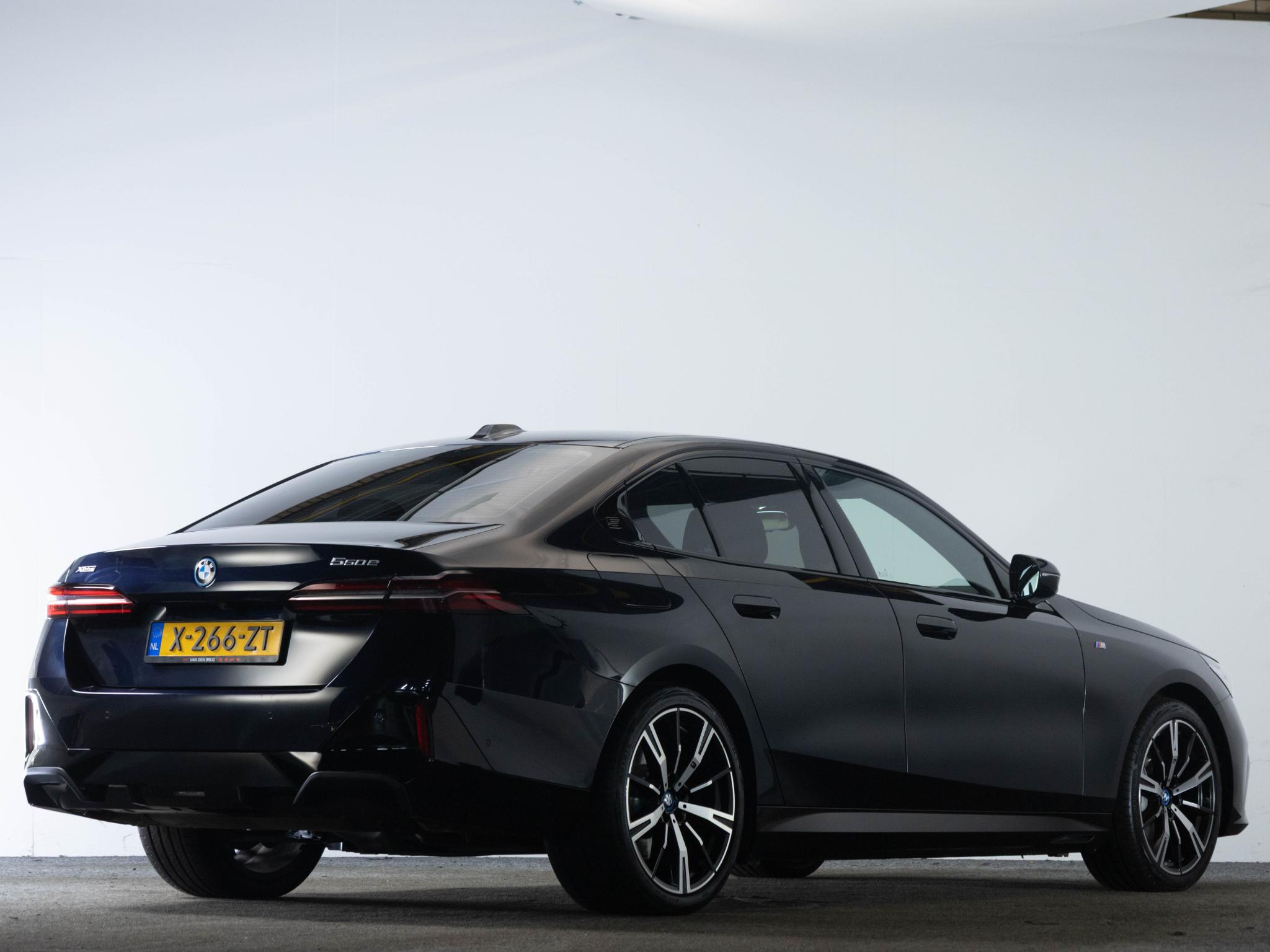 BMW 5 Serie 550e 490 PK M-Sport xDrive - Afbeelding 2