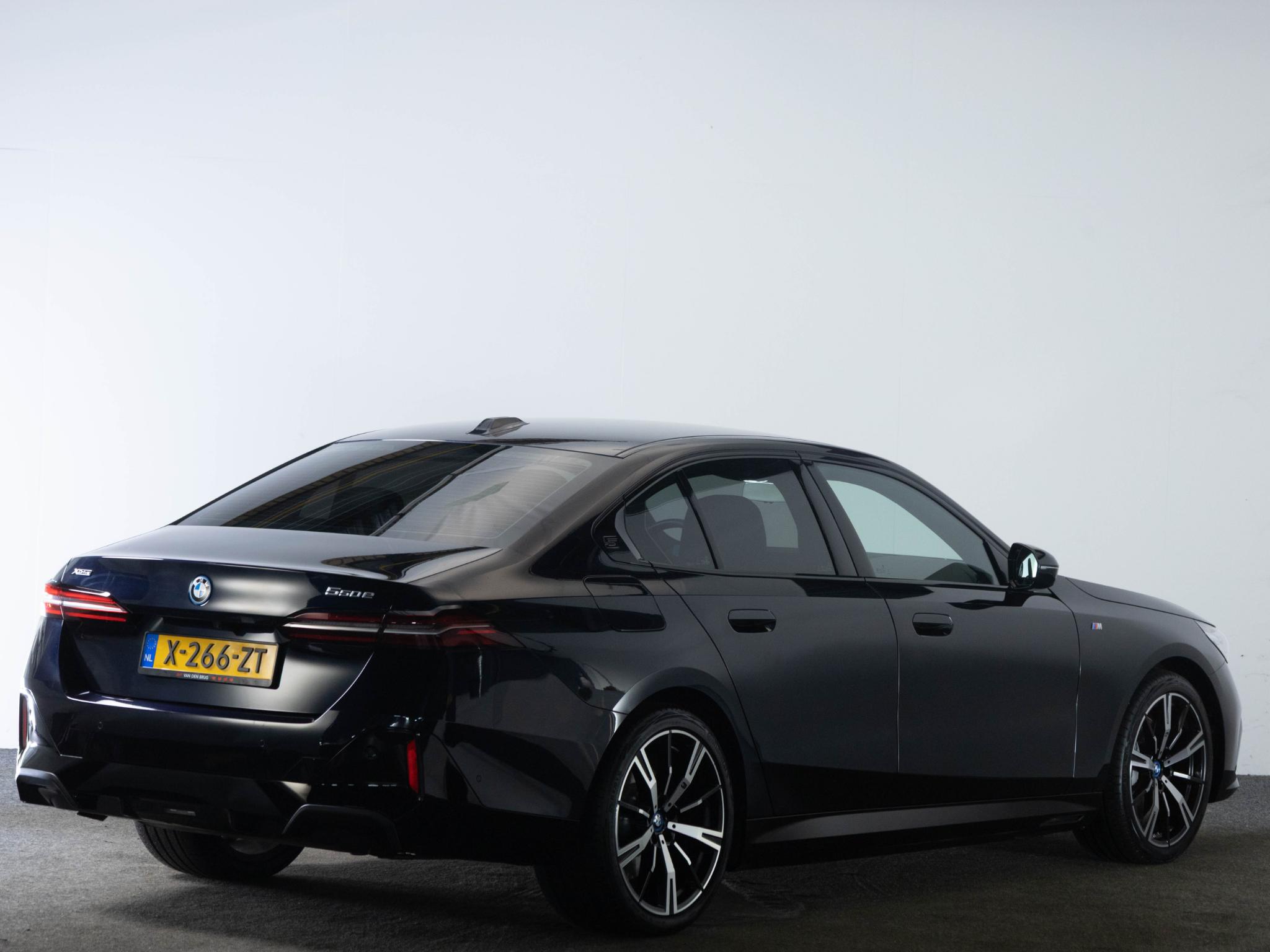 BMW 5 Serie 550e 490 PK M-Sport xDrive - Afbeelding 4