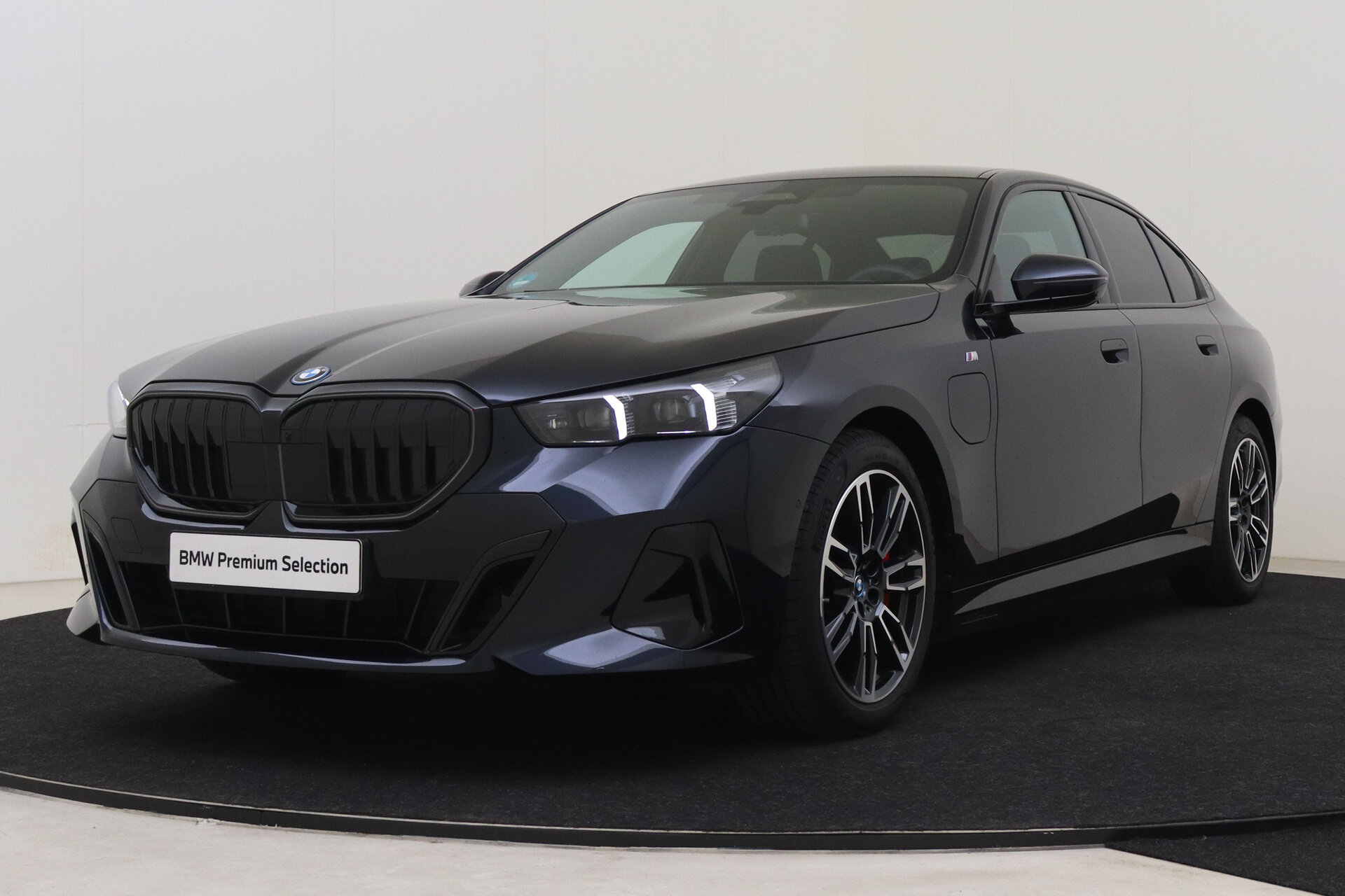 BMW 5 Serie 550e xDrive M Sport Automaat