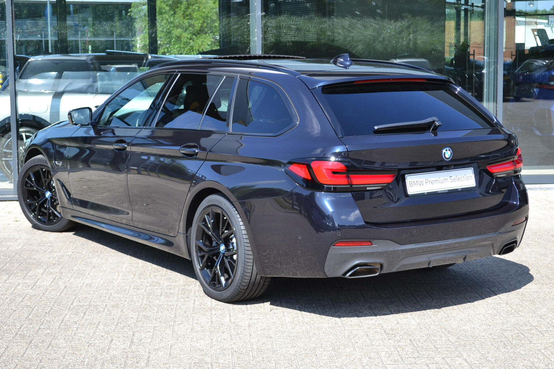BMW 5 Serie Touring 530e xDrive High Executive M Sport Automaat - Afbeelding 2