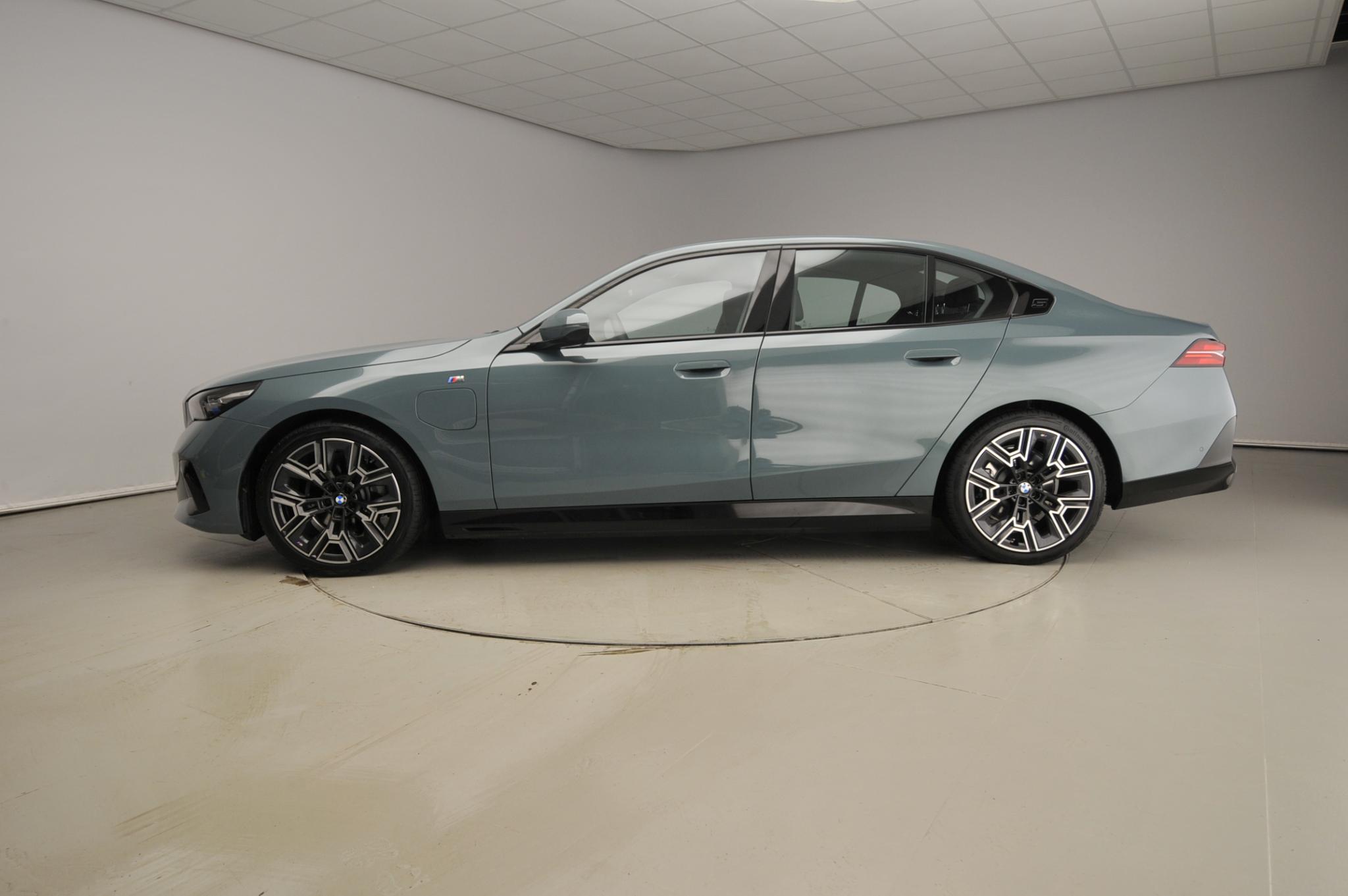 BMW 5 Serie Sedan 530e - Afbeelding 2