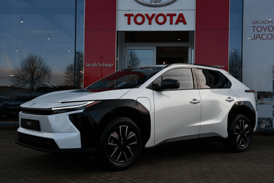 Toyota bZ4X Dynamic AWD 73 kWh 343pk - Afbeelding 1