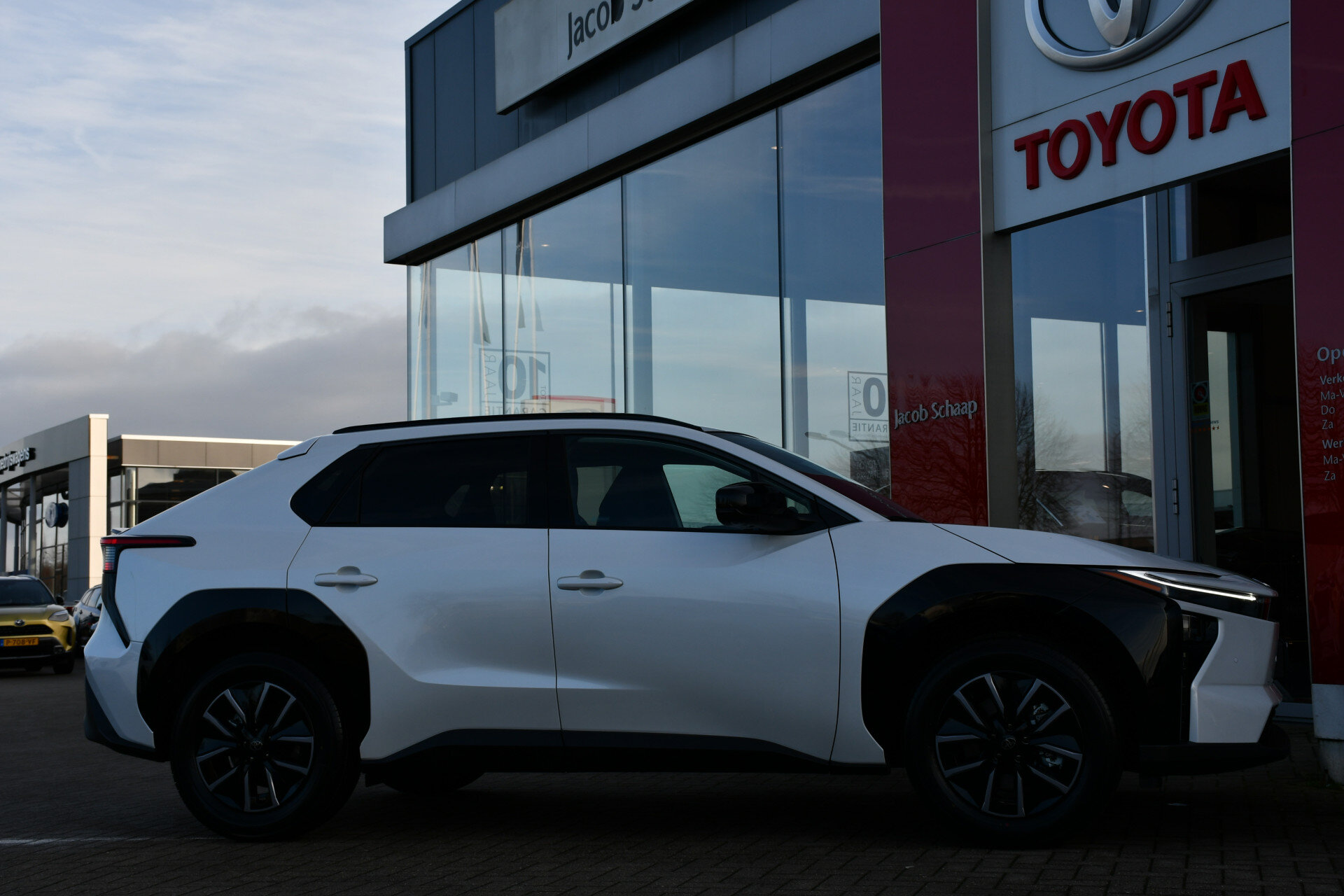 Toyota bZ4X Dynamic AWD 73 kWh 343pk - Afbeelding 3