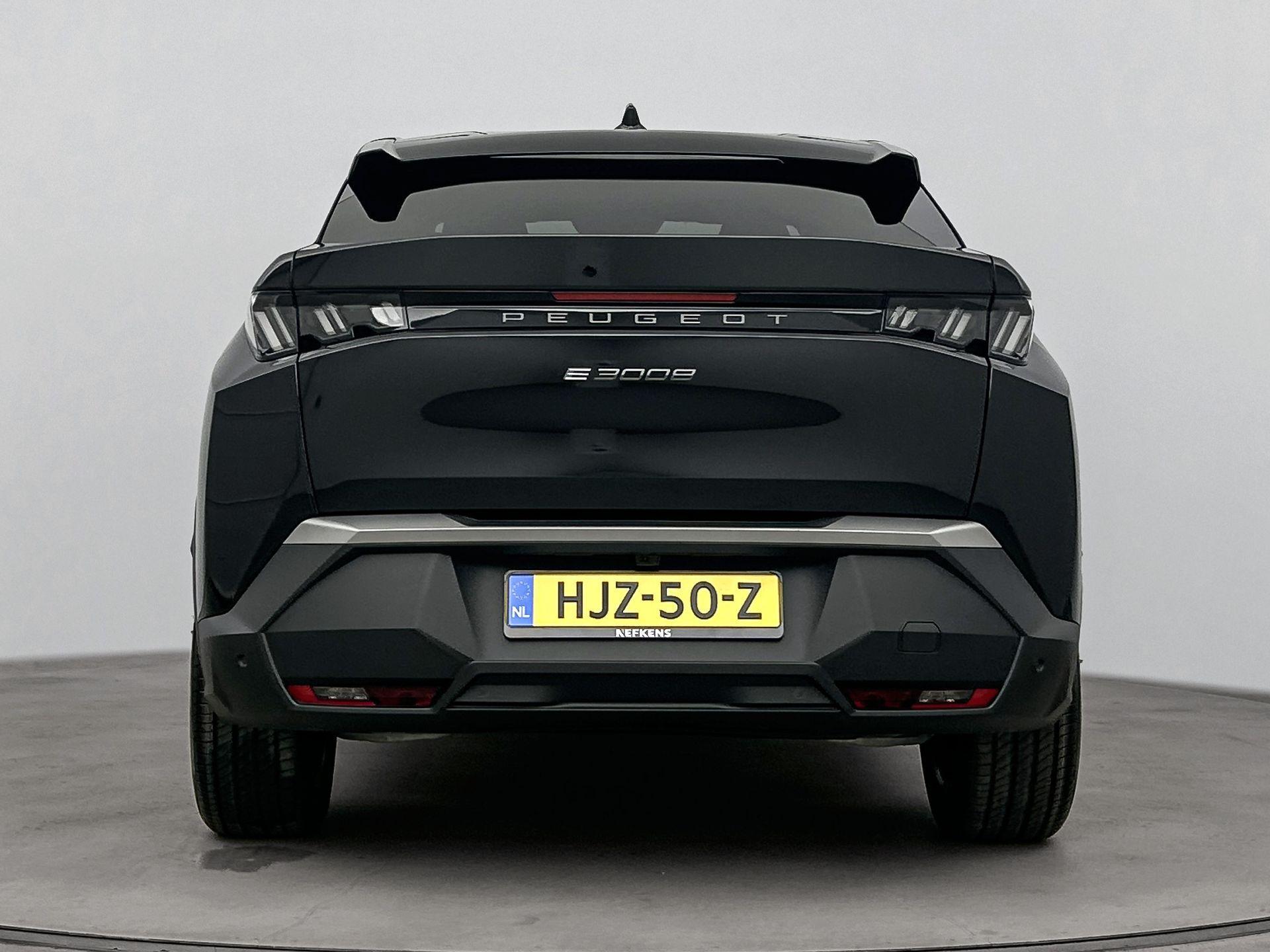 Peugeot e-3008