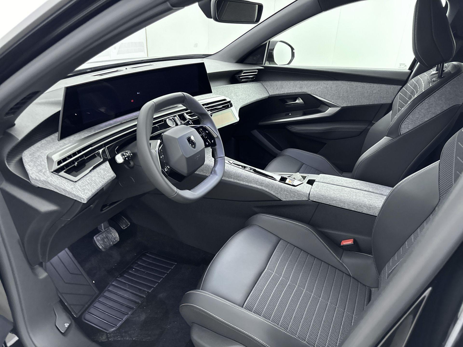 Peugeot e-3008