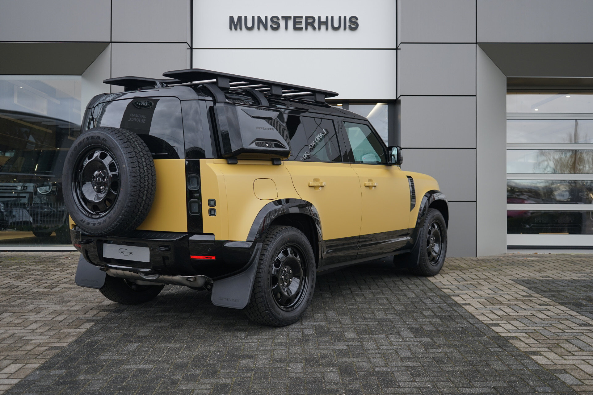 Land Rover Defender 110 P300e 110 Trophy Edition - Afbeelding 2