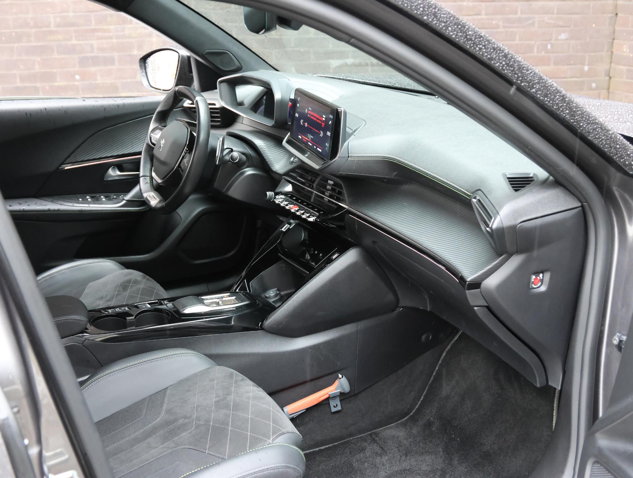 Peugeot 2008 SUV GT Pack 130pk Automaat - Afbeelding 5