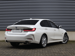 BMW 3 Serie Sedan 330e - Afbeelding 2
