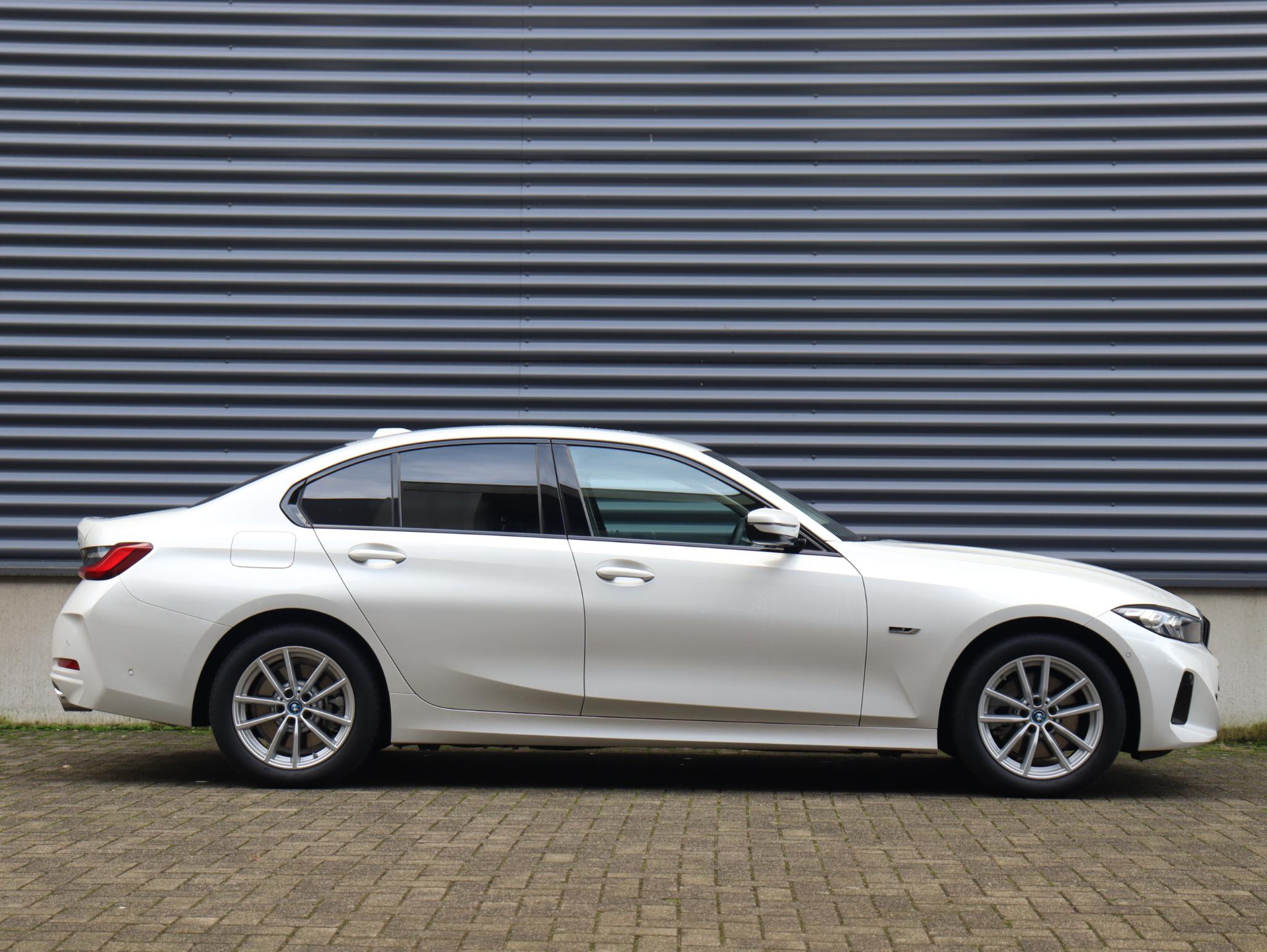 BMW 3 Serie Sedan 330e - Afbeelding 5