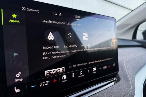 Apple Carplay/Android Auto Apple Carplay/Android Auto
