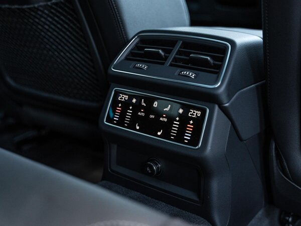 voorstoelen en achterbank verwarmd voorstoelen en achterbank verwarmd