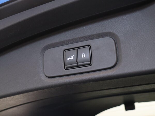 elektrisch bedienbare achterklep met sensorsturing