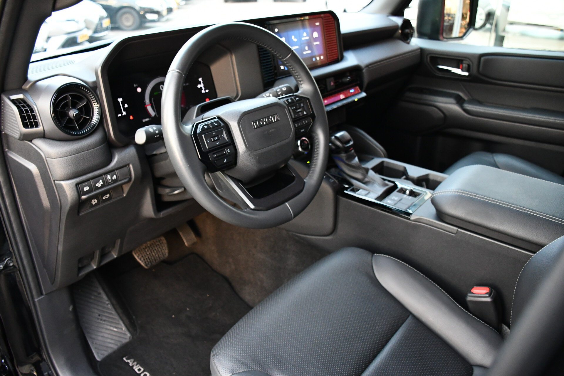 Toyota Land Cruiser 2.8 D-4D Standard Roof Window Van First Edition Limited Automaat 206pk - Afbeelding 2